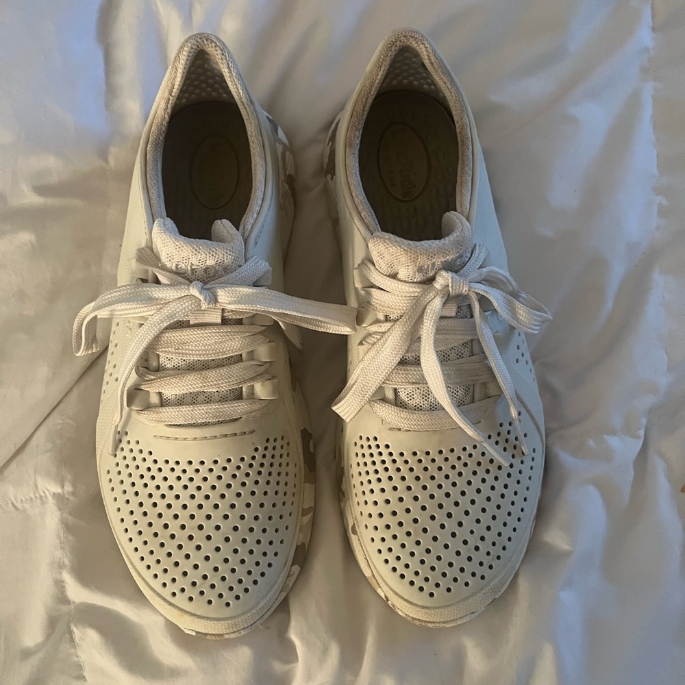 Crocs - Beige Camo Sneakers